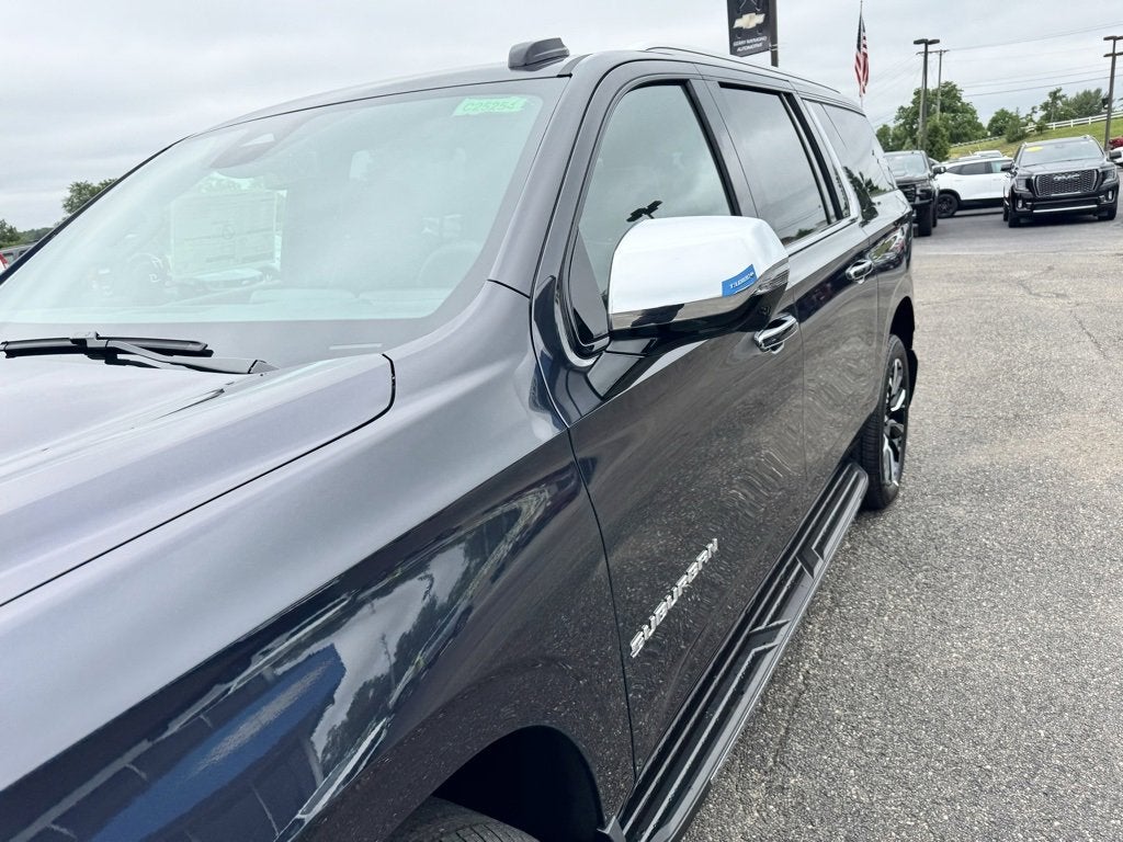 2025 Chevrolet Suburban 4WD Premier