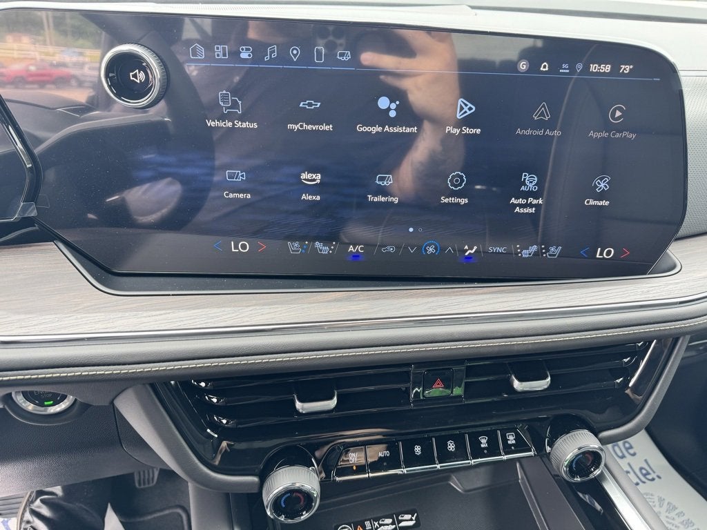 2025 Chevrolet Suburban 4WD Premier