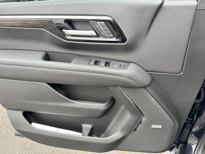 2025 Chevrolet Suburban 4WD Premier