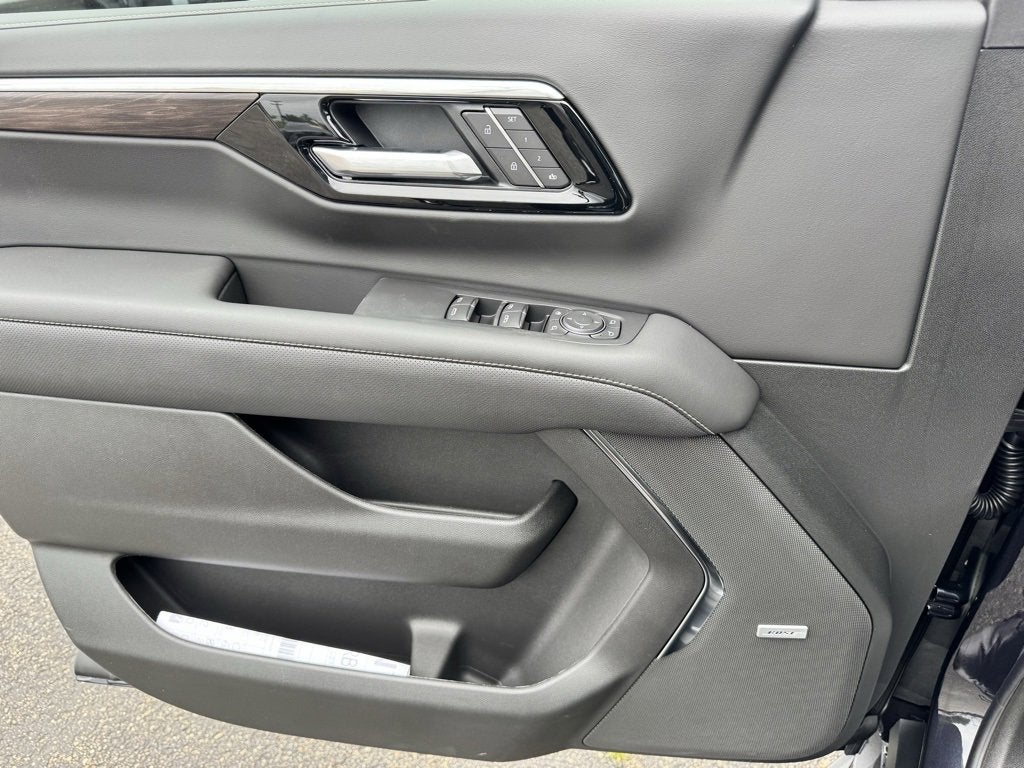 2025 Chevrolet Suburban 4WD Premier