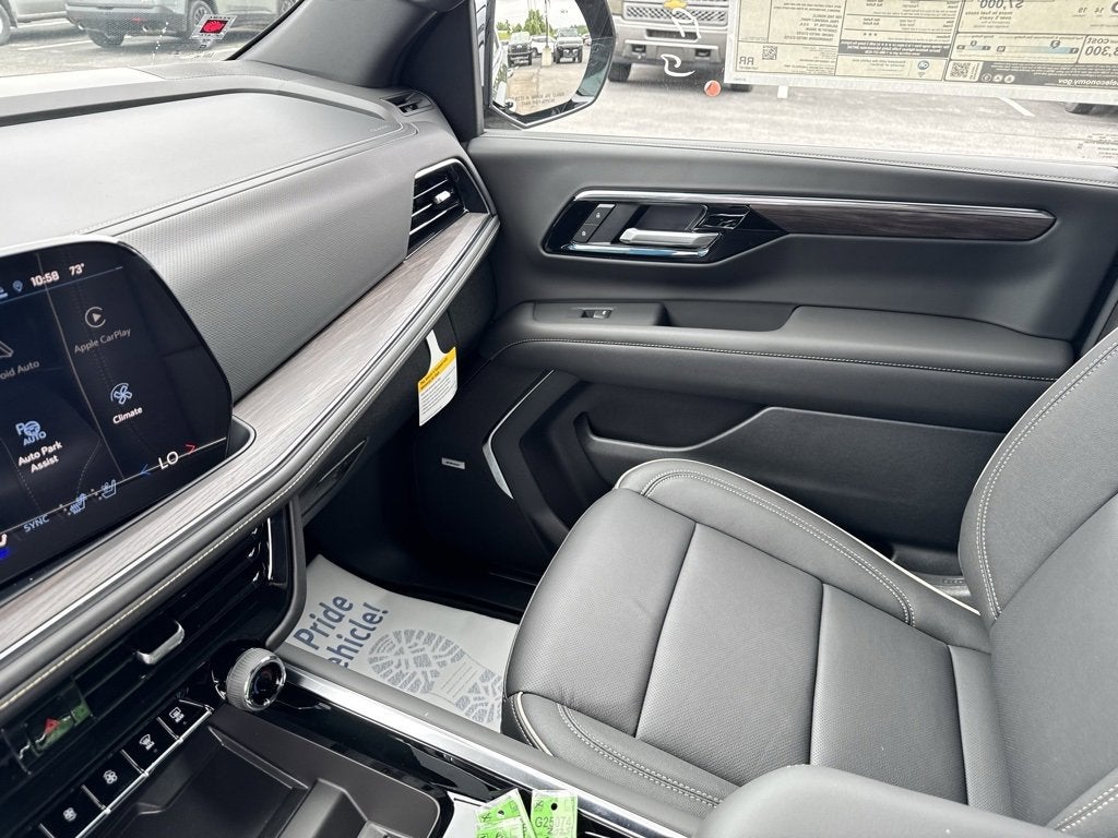 2025 Chevrolet Suburban 4WD Premier