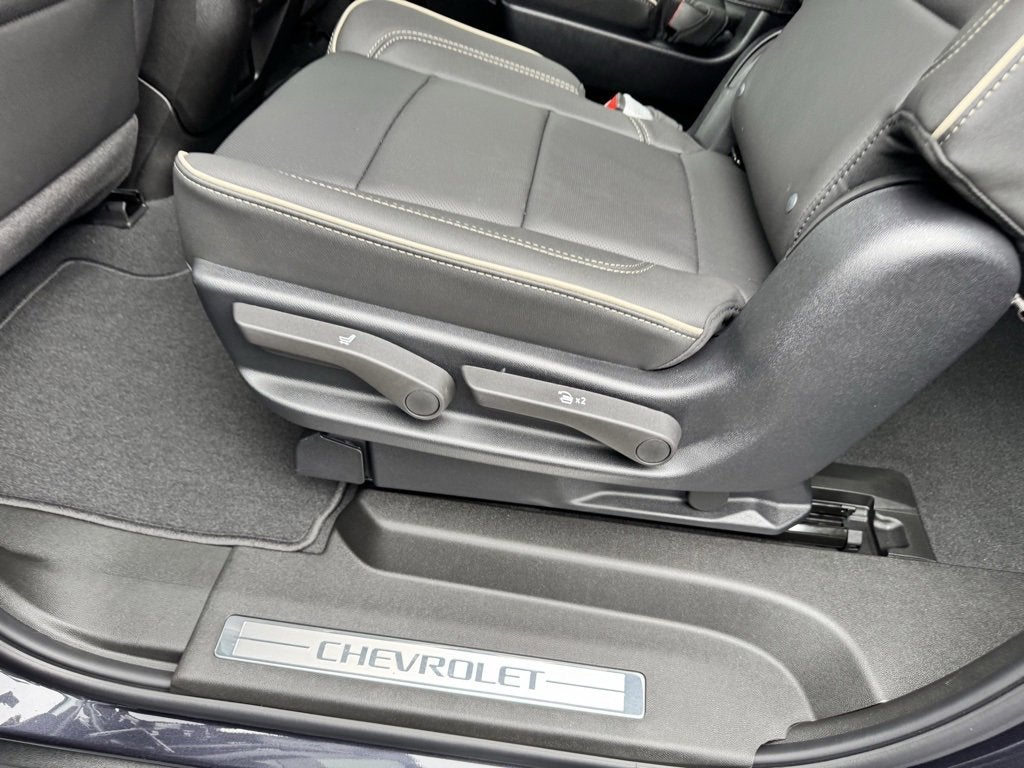 2025 Chevrolet Suburban 4WD Premier