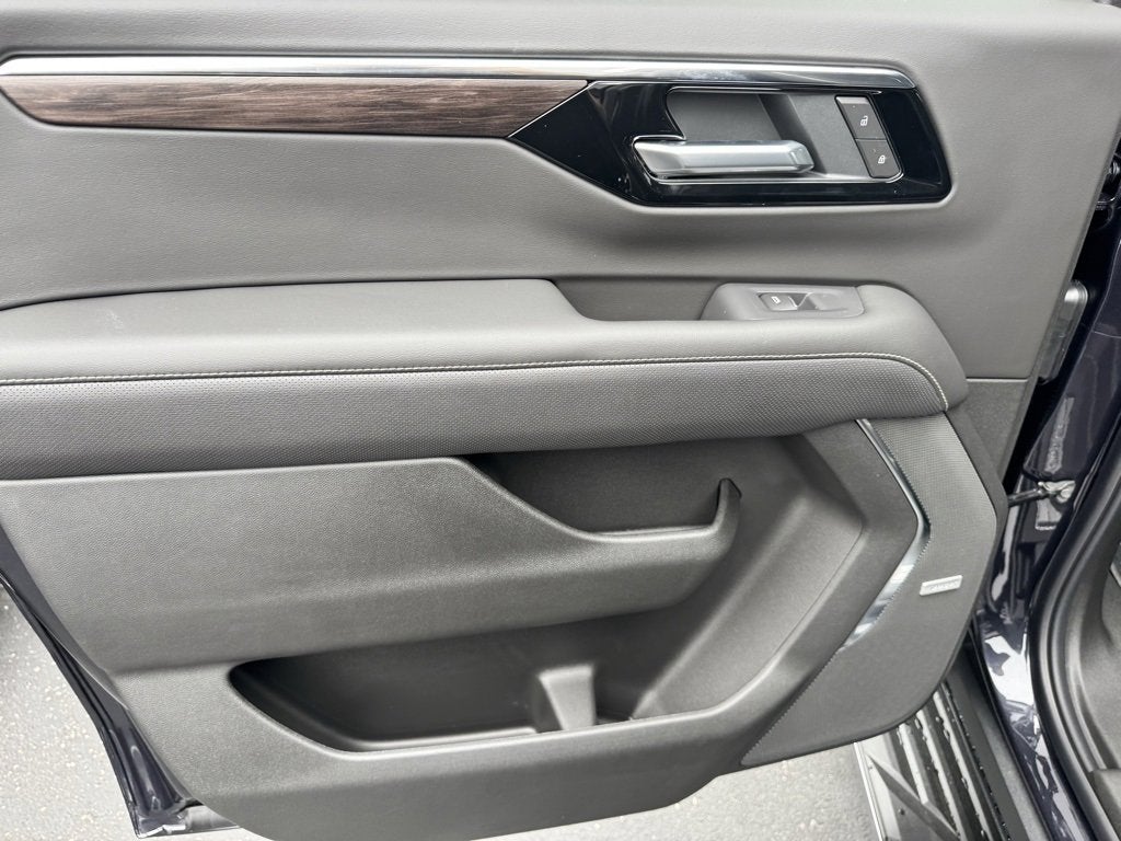 2025 Chevrolet Suburban 4WD Premier