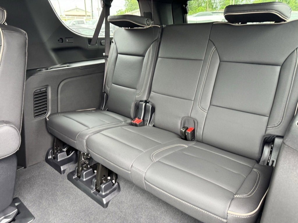 2025 Chevrolet Suburban 4WD Premier