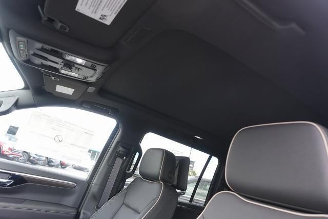 2025 Chevrolet Suburban 4WD Premier